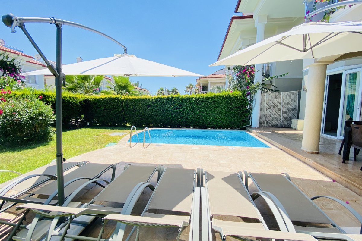 Pearl 2 Fethiye Tatil Villa Çalış Plajı Sunset Beach Club Sitesi içerisinde denize sıfır yazlık kiralık lüks 5 odalı villa
